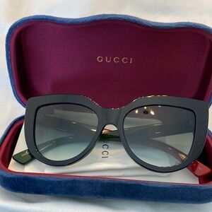 Gucci Black Oversized Sunglasses